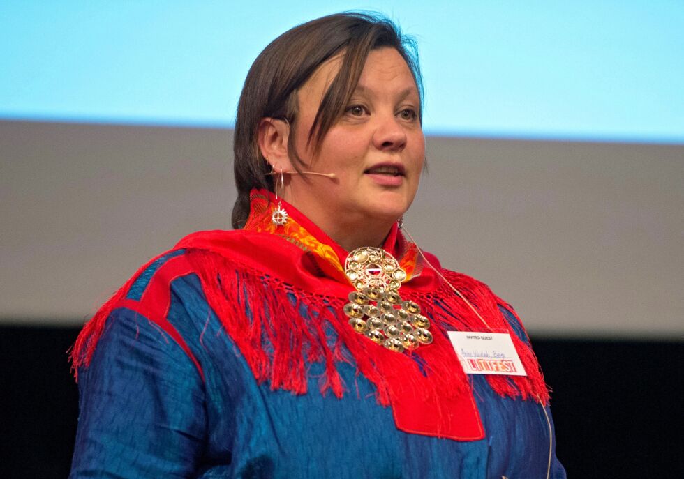 Anne Wuolab er aktuell med romanen «Ii šat summal». Wuolab forteller selv at boken er lettlest og underholdende. Kjærlighetsromanen er skrevet for voksne og for unge voksne.
 Foto: Peter Steggo (Pressefoto)