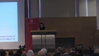 Nilofar Anwar fra Lakselv refset AP-politikerne fra Troms og Finnmark fordi de var tause om mijøsaken.