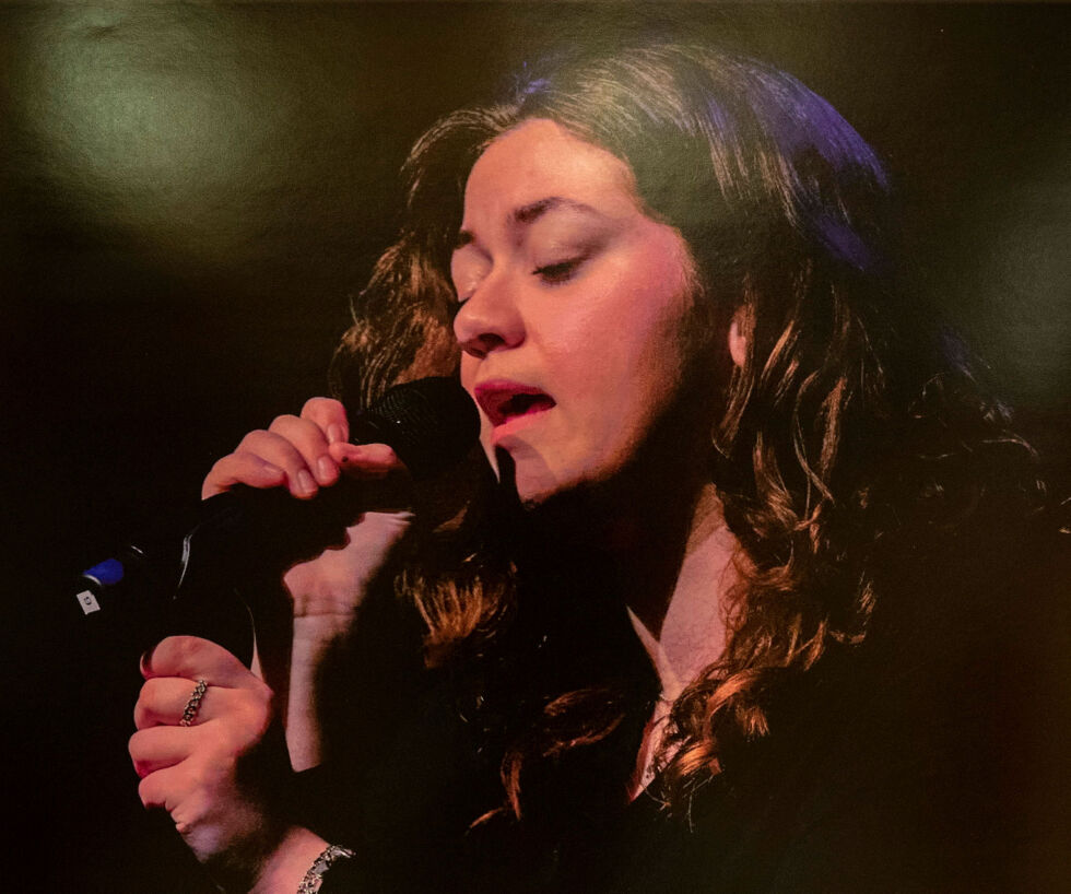 Amelia Hoff har lenge drevet med musikk, og det begynte på Porsanger kulturskole i 2011.
 Foto: Karolina Ulfig