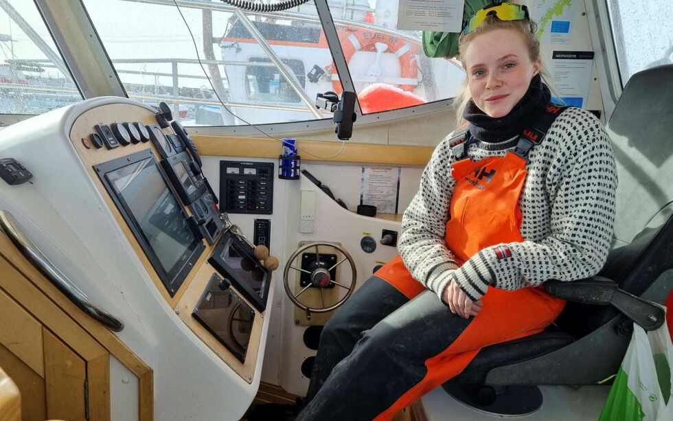 Susanne Utse Olsen stortrives i sitt nye yrke som fisker. 
– Det var litt tungt i starten, men nå går det greit, sier 27-åringen.
FOTO: TORBJØRN ITTELIN