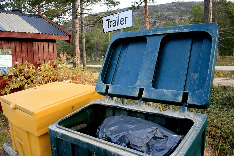 Sandkassene inneholdt søppel.
 Foto: Anthon Sivertsen