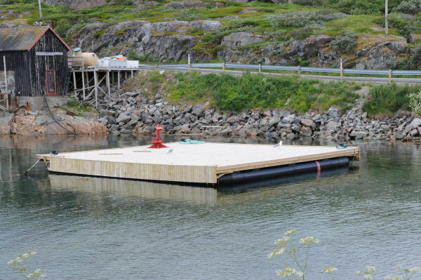 Ny flytebrygge på plass