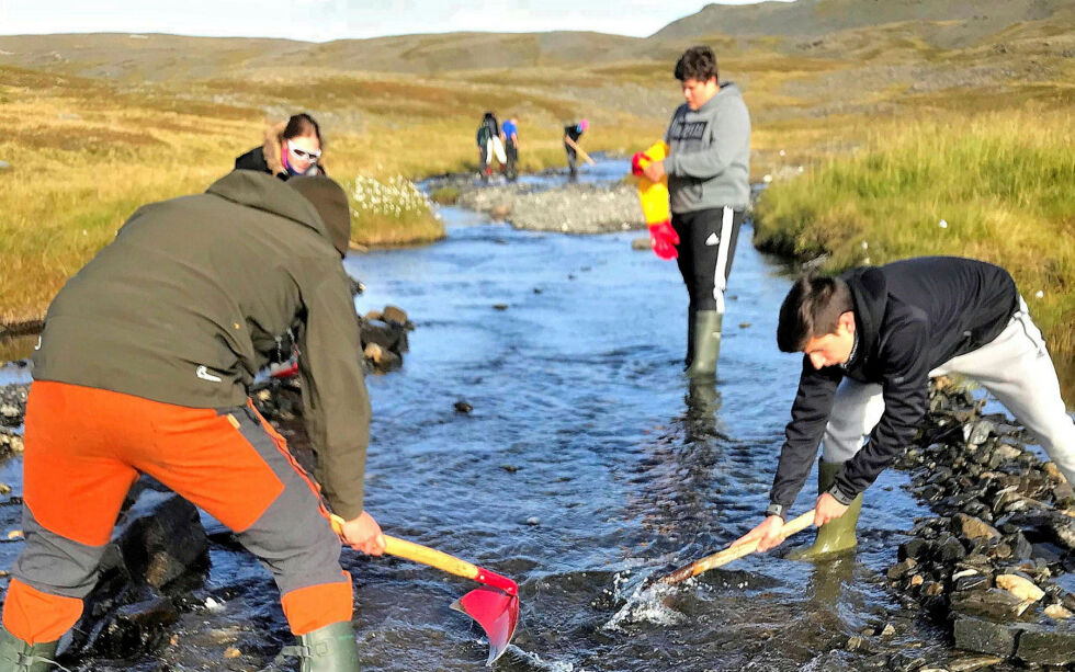 Siden siste halvdel av 1970-tallet har medlemmer av Nordkapp jeger- og fiskerforening drevet med kultiveringsarbeid som har resultert i gode ferskfisk-bestander i vann på Magerøya.
 Foto: Nordkapp jeger og fiskerforening