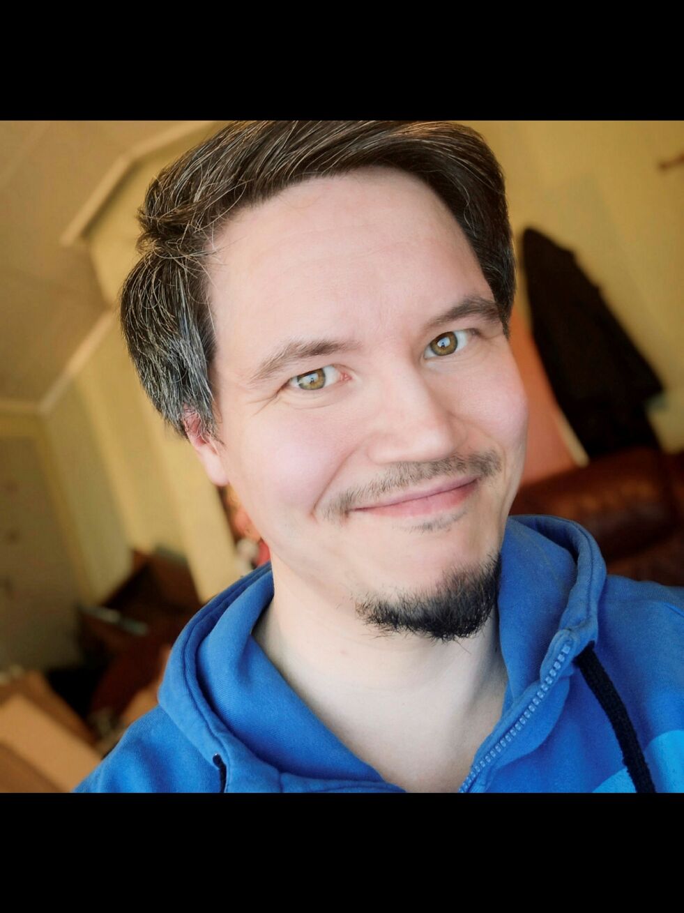 Johan Rasmus Eira har startet gruppen «Nabohjelp - Karasjok» på Facebook, for folk som har behov for hjelp i disse corona-tider. Nå arbeider han i tillegg med å nå ut til dem som ikke befinner seg på sosiale medier. Johan kan kontaktes via nabohjelpsgruppen, men er også tilgjengelig på Instagram.
 Foto: Privat