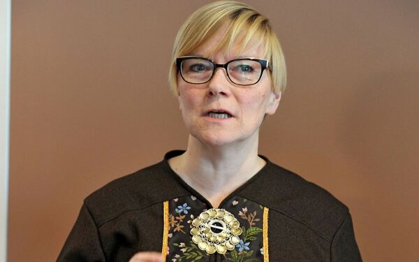 Direktør Mona Solbakk trekker seg
