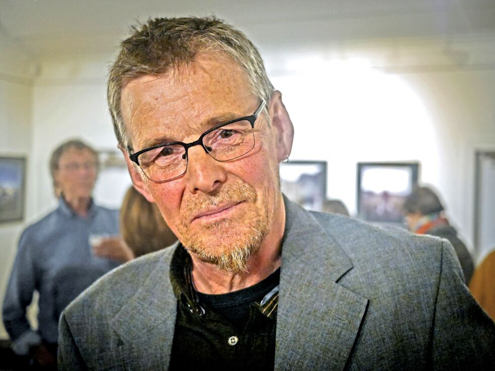 Onsdag kveld åpnet Trond Kjetil Holst sin fotoutstilling som årets festivalkunstner under Nordkapp Filmfestival.
 Foto: Geir Johansen