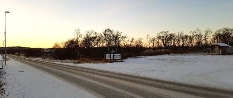 Det nye trafikknutepunktet og næringstomtene i Varangerbotn er tenkt plassert like sør for rundkjøringen og vest for veien mot Kirkenes.
 Foto: Torbjørn Ittelin