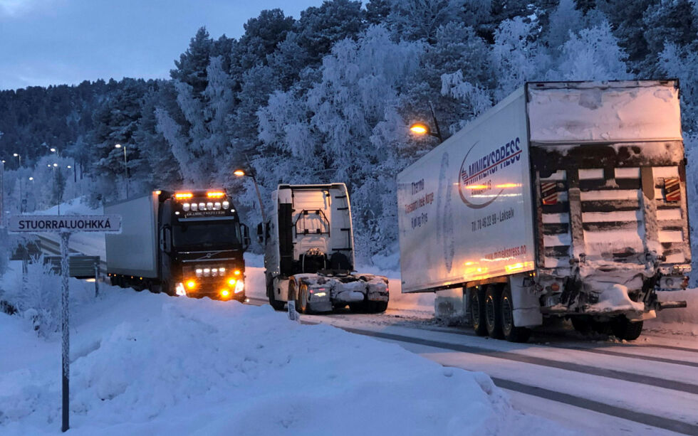 Trailer mista hengeren på E6 i Stuorraluohkká i Karasjok.
 Foto: Stein Torger Svala