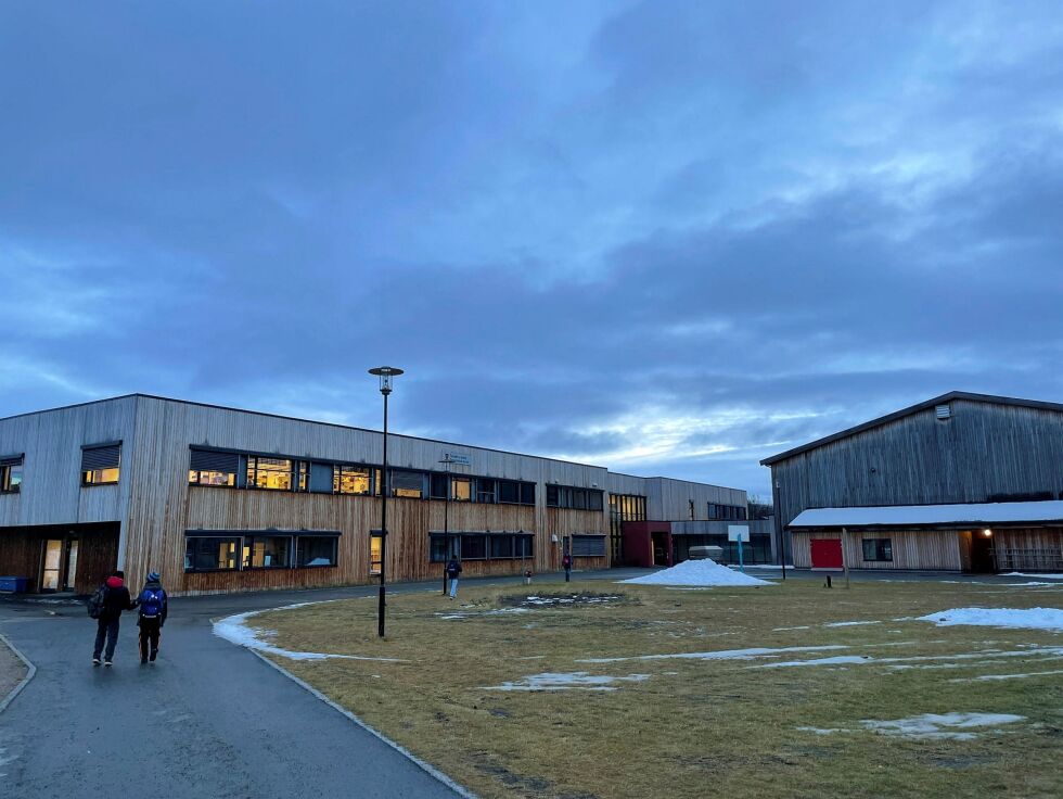 Syvendeklassinger fra Tanabru skole er med og viser hvordan matlaging kan være med på å takle klimaproblemene.
 Foto: Birgitte Wisur Olsen