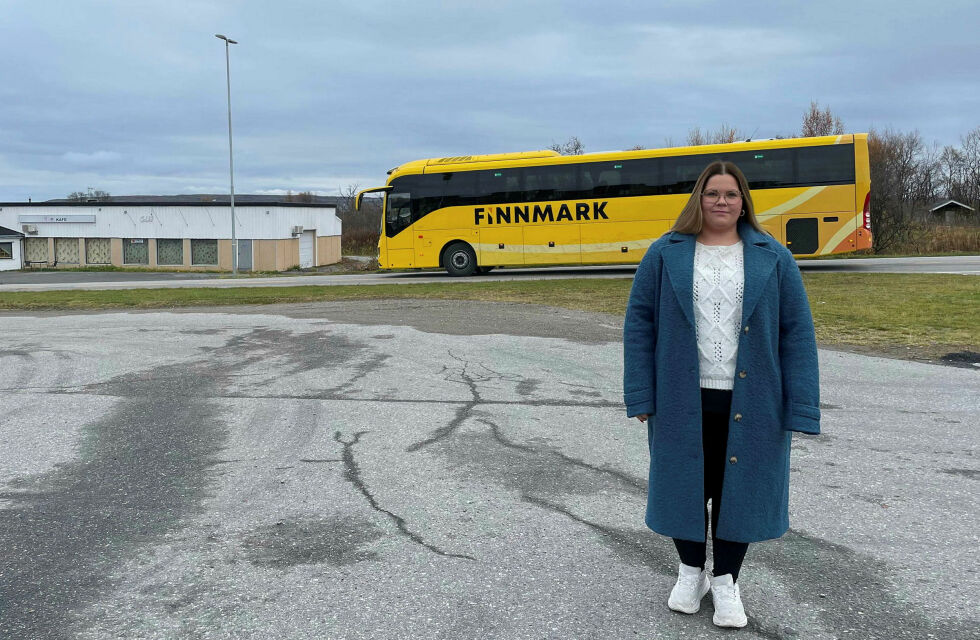 Hanne Iversen Neste i Nesseby Ap forventer at fylkeskommunen gjør endringer i de nye bussrutene. 
– Vi kan ikke godta at man har ruter som går utover skoleelevene, sier hun.
 Foto: Privat
