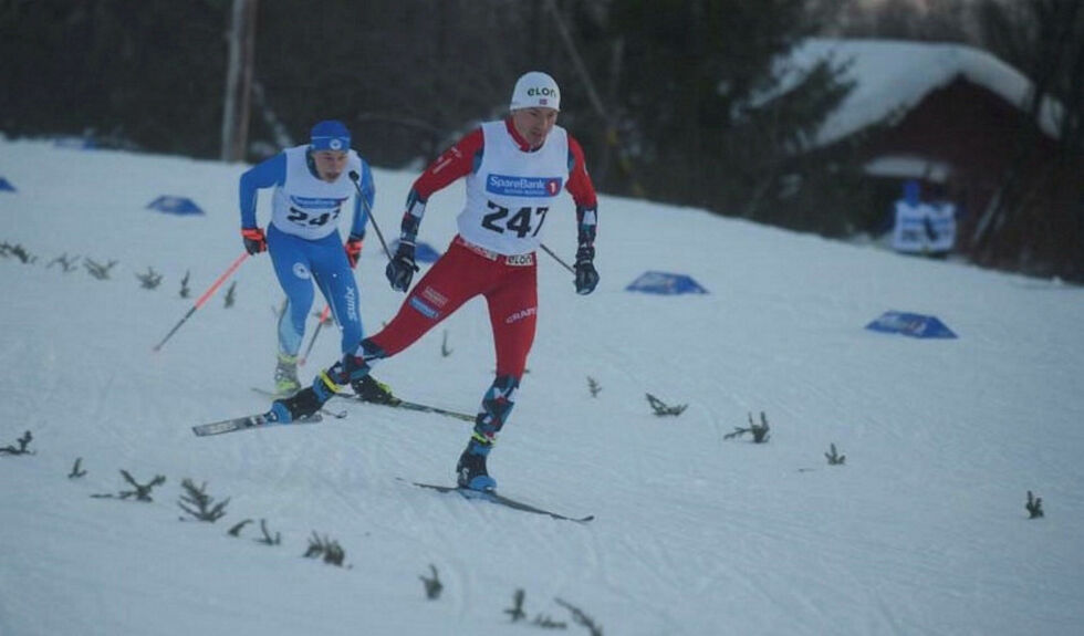 Finn-Hågen Krogh (foran) er veteran i Team Elon Nord-Norge, og har fått med seg de beste unge langrennsløperne i Nord-Norge foran årets sesong.
 Foto: Privat