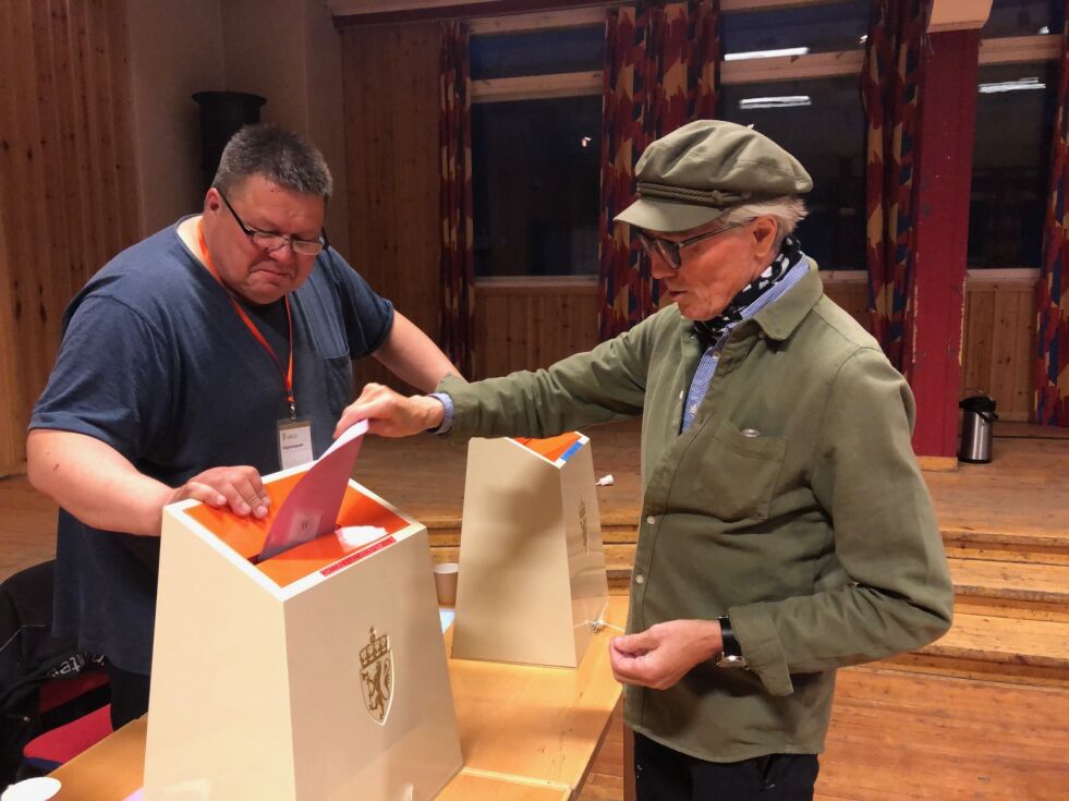 Årets valg i Karasjok var vanskelig, innrømmer Leif Balto som var blant de siste som avga sine stemmer i Karasjok.
 Foto: Stein Torger Svala