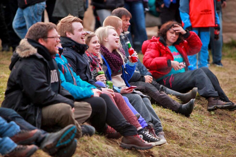 BeskánLuossaRock har vært til glede og moro for folk fra fjern og nær siden 2014. Dette trivelige øyeblikket ble foreviget i 2015. Det er satt opp gratis buss til og fra festlighetene.
 Foto: Sergey Gavrilov