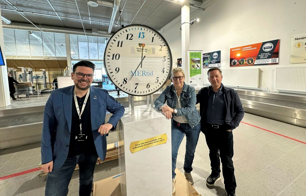 Øst-Finnmarkrådet, ved sørvarangerordfører Magnus Mæland (til venstre. vadsøordfører og rådsleder Wenche Pedersen og daglig leder Trond Haukanes, fikk stor oppmerksomhet da de presenterte «stuntet» om 13 timer på klokka i regionen.
 Foto: Hallgeir Henriksen