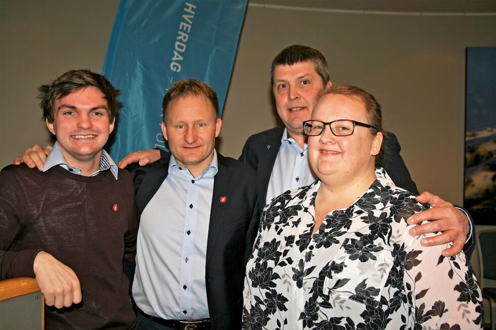 Her er noen av FrPs kandidater som partiet håper skal vinne valget. Fra venstre Tomas Børresen, fylkespartileder Odd Eilert Persen, Bengt Rune Strifeldt og Monica Hauge Stiansen.
 Foto: Bjørn Hildonen
