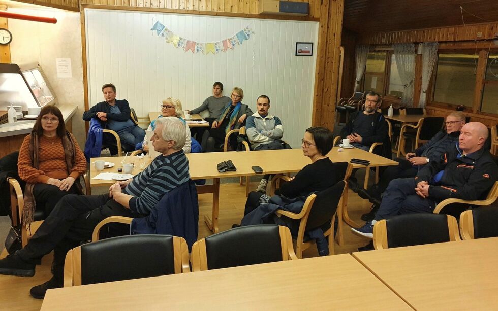 Omlag 15 personer deltok da Nesseby Senterparti inviterte til møte.
 Foto: Torbjørn Ittelin
