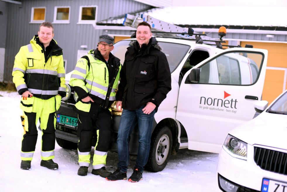 Tirsdag startet Nornett arbeidene med å oppgradere hastigheten på sitt bredbåndsnett i Lakselv sentrum. I fremtiden kan Kjetil Andre Holten, Roy Pedersen og Roger Strømeng tilby netthastigheter opptil 200 mbit/s.
 Foto: Bjørn Arne Johansen