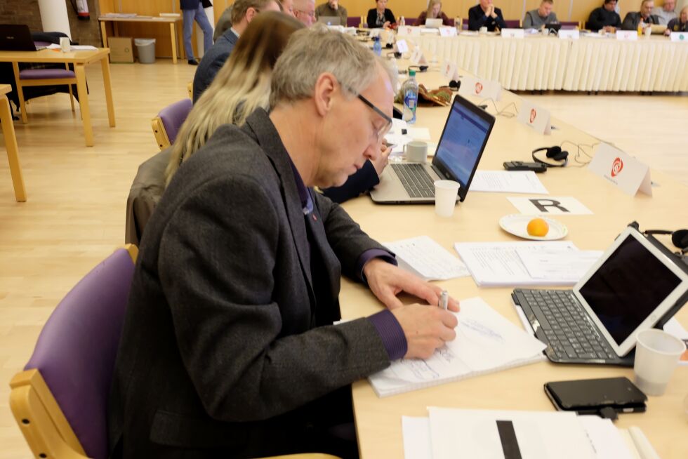 Leder for hovedutvalg for kultur, folkehelse og samferdsel, Geir Ove Bakken ønsker mer penger til samferdselsformål.
 Foto: Bjørn Hildonen