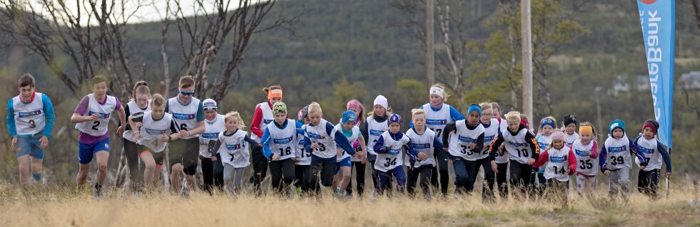Det var trangt om plassen fra start da løperne la ut på 750-meters distansen.
 Foto: Charles Petterson