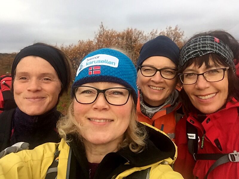 Anne-Christine Mikkola (fra venstre), Beryl Borthen, Helen Torgersen og Merethe Persen Jørgensen kaller seg «Viddas jenter», og syntes sauesanking var helt topp å være med på.
 Foto: Privat