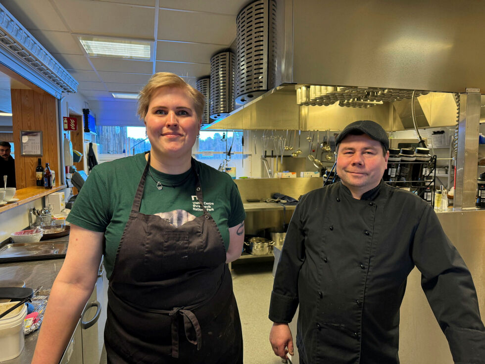 Marie Wikan og Jani Guttorm sørget for et skikkelig godt måltid før foredraget.
 Foto: Birgitte Wisur Olsen