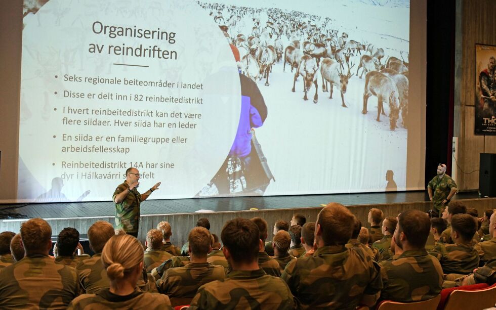 Soldatene i Porsanger bataljon får opplæring om samenes historie, språk og kultur. 
– Vi har utrolig mye å lære om samisk kultur, sier regimentsprest Jon-Erik Bråthen.
 Foto: Irene Andersen