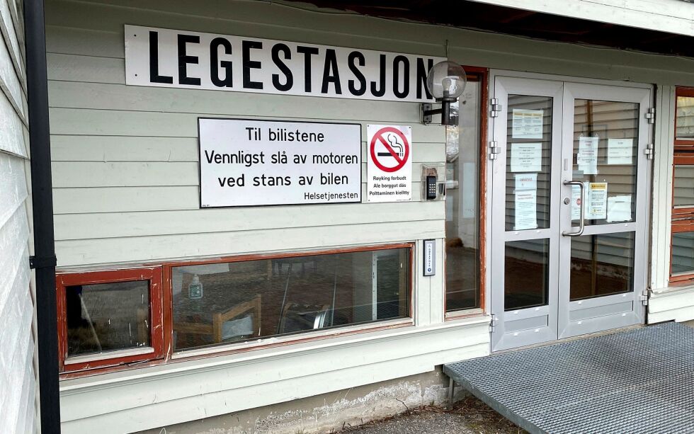 Le­ge­sta­sjo­nen i Laks­elv. Foto: Ma­ri­us Thor­sen