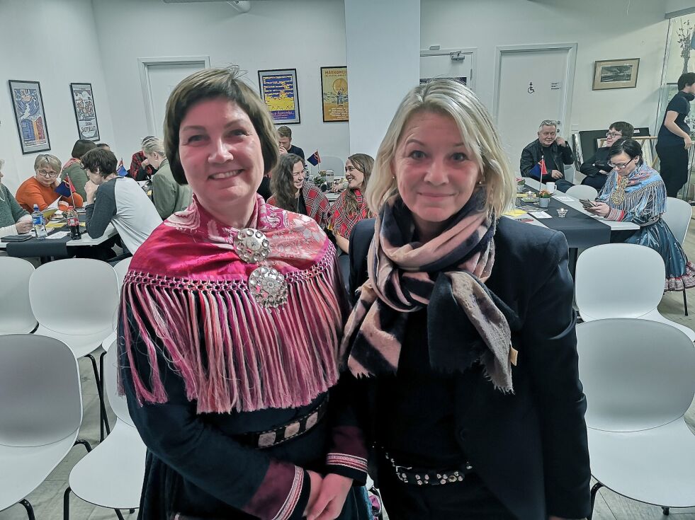 Sametingspresident Aili Keskitalo fikk æren av å åpne språkuken i Oslo, og der var også Monica Mæland til stede.
 Foto: Erik Brenli
