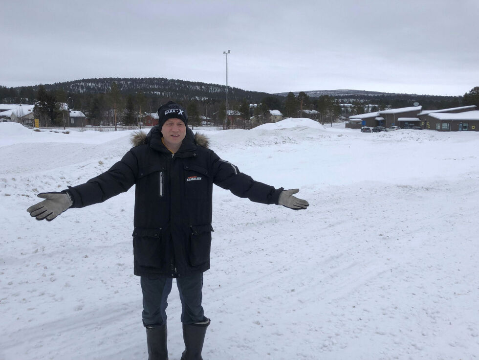– Her skal verdensstjernene boltre seg under Kara-X lørdag 8. april, forteller en entusiastisk leder i Karasjok motorklubb, Runar Samuelsen.
 Foto: Stein Torger Svala
