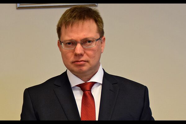 Krever enerett på «fastboende»