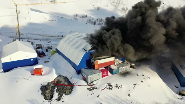 – 2.000-3.000 liter olje står i brann