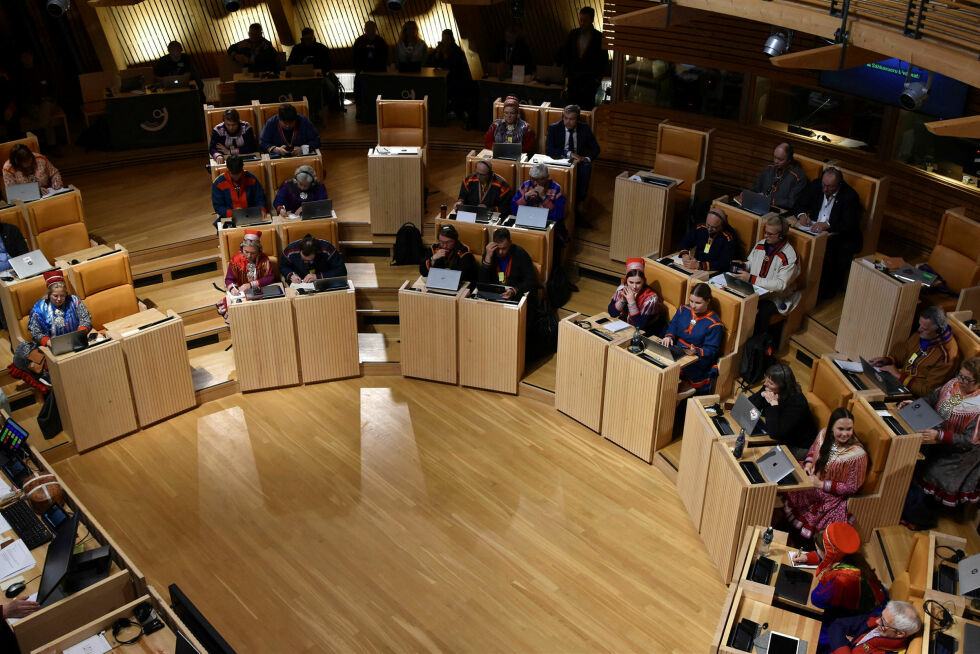 Sametingets plenum har godkjent duodjiavtalen for de kommende to årene.
 Foto: Sara Olaussen Stensvold