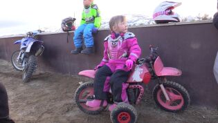Gabriella (5) elsker motorcross