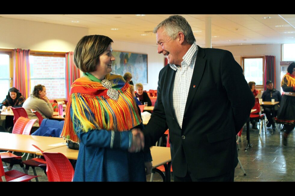 Sametingspresident Aili Keskitalo sammen med ordfører Hans Vintervold.
 Foto: Elle Mari Dunfjell Oskal
