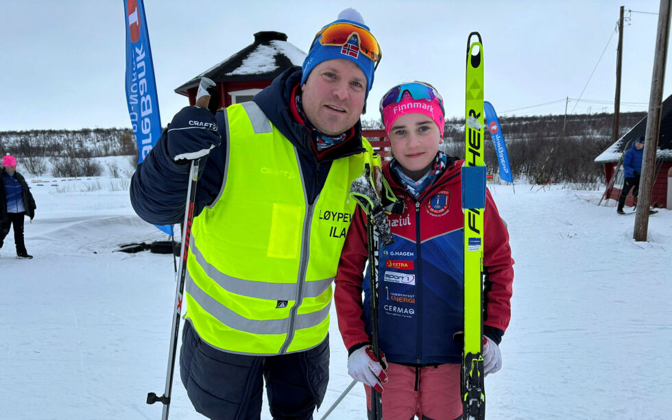 Tom Eirik Lysmen Jakobsen og datter Hanna Lysmen Eliassen hadde tatt turen fra Hammerfest for å delta på skicrossen i Nesseby. Begge var veldig fornøyde med arrangementet, været og arrangøren Ilar.
 Foto: Thor Thrane