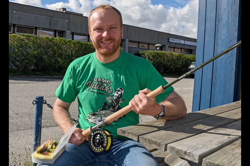På lørdag starter Camp Villaks og Egil Liberg, daglig leder i Lakselv Grunneierforening gleder seg til å se masse ungdom i Lakselva.
 Foto: Sigurd Schanke