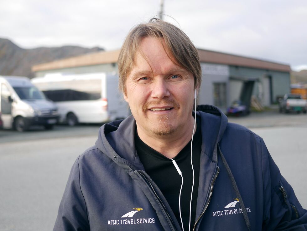 Bengt Ag­nar Hansen Sel­je­bu er godt i gang med sitt nye tu­rist­sen­ter, der han vil vektlegge god informasjon om det samiske, samt om fisk og kongekrabbe.
 Foto: Geir Johansen