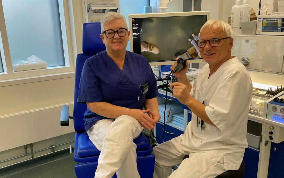 Overlege Arne Øyvind Henriksen retter skarpt skyts mot ledelsen av Sámi klinihkka i Karasjok. Her sammen med audiograf Nann-Helen Varsi.
 Foto: Privat