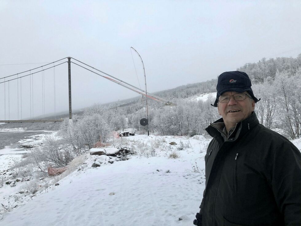 Magnus Varsi mener det kunne blitt veldig fint med en kunstnerisk laget elvebåt i tilknytning til utkikksplassen staten skal lage.
 Foto: Birgitte Wisur Olsen
