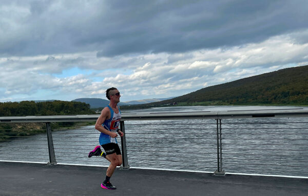 Maratonvinneren smilte for løpsfesten i Tana