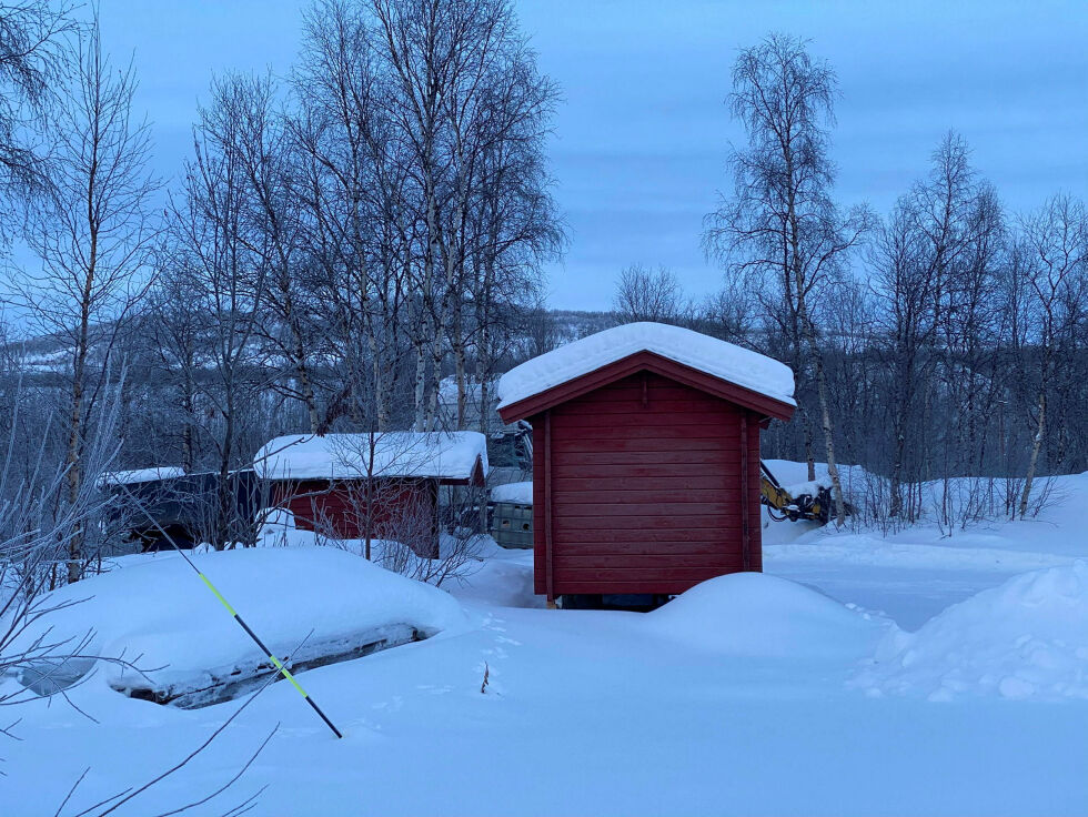 De er disse to uthusene som er blitt forargelsens hus i Neiden.
 Foto: Hallgeir Henriksen