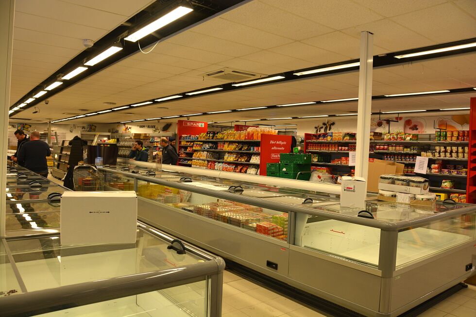 Retail24 bistår Spar med å stable ut varer i hyllene denne uken.
 Foto: Kristin M Ericsson