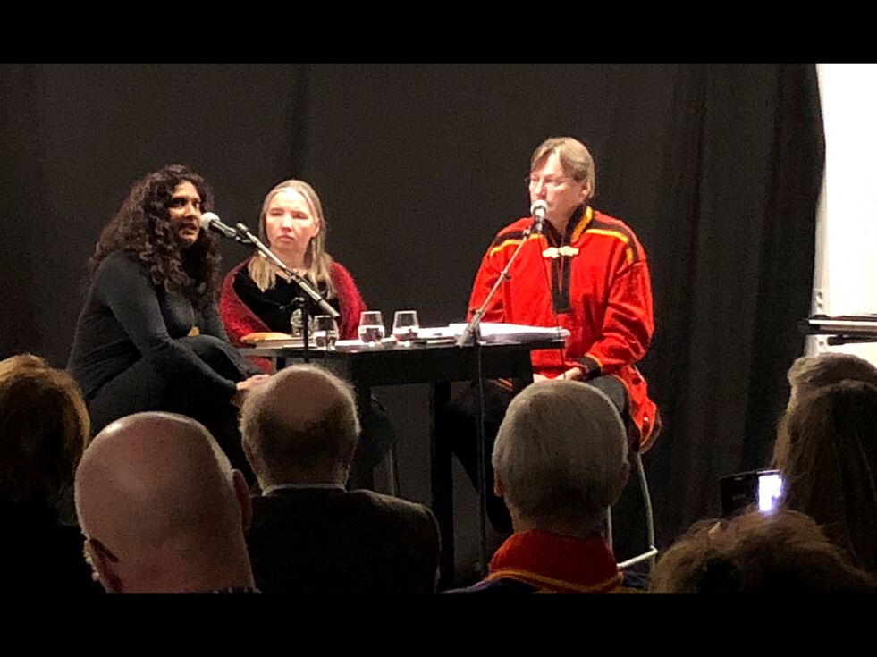 Bokbad med Siri Broch Johansen og Tharaniga Rajah. Samtaleleder var Magne Ove Varsi.
 Foto: Hannah Persen