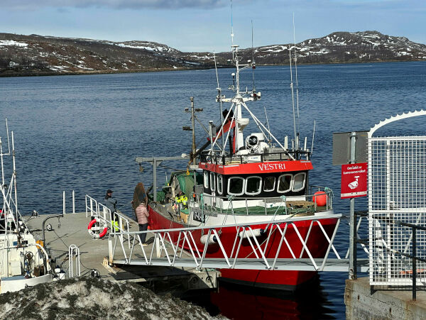 Første rekebåt til kai