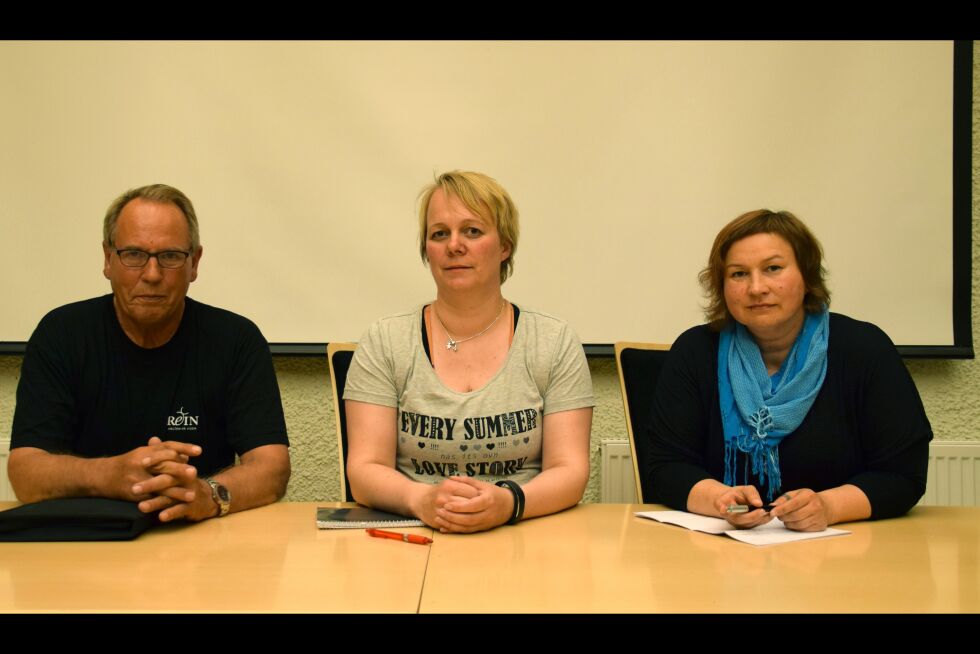 Arrangørene av det åpne folkemøtet om dagens legesituasjon i Tana, Brynly Ballari, Vibeke Sørensen og Unn-Bente Davidsen, var veldig fornøyde med stor deltakelse og engasjerte deltakere på møtet.
 Foto: Hilde Porsanger