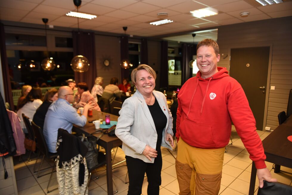 Aina Borch og Roy Myrheim kan smile etter å ha gjort et godt valg i Porsanger sett i forhold til hvordan Arbeiderpartiet har gjort det i andre kommuner. Nå venter forhandlinger.
 Foto: Marius Thorsen