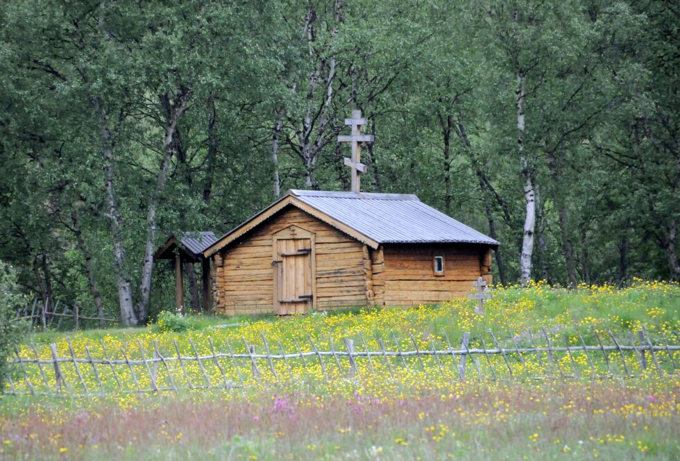 Davvin åtte årstider AS byr to ganger i uka på omvisning inne i  St. Georgs kapell i Neiden.
 Foto: Halllgeir Henriksen