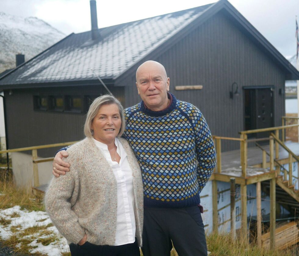 Lill-Karin og Espen Sanna forbereder en ny sommersesong i Daniels hus i Skarsvåg. De vektlegger sterkt den tradisjonelle sjøsamiske måten å lage mat på når de setter sammen meny for gjestene. Arkivfoto: Geir Johansen