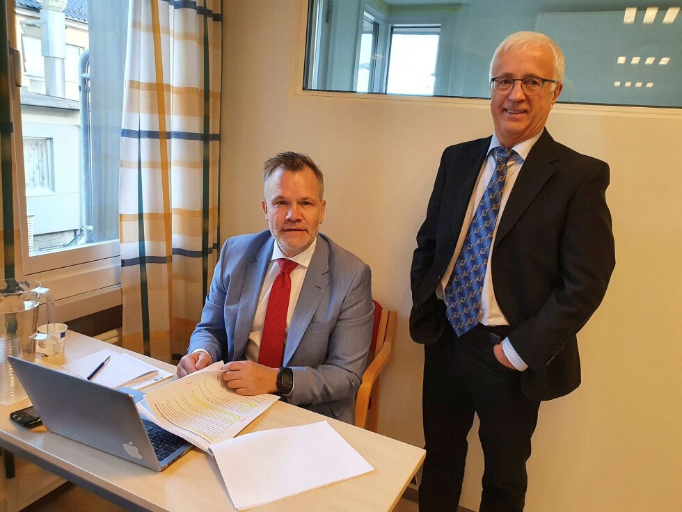 Sakkyndige Erlend Bugge (til venstre) og Knut Waterloo har hatt mange samtaler med den tiltalte etter drapshendelseni i Mehamn i april i fjor.
FOTO: TORBJØRN ITTELIN