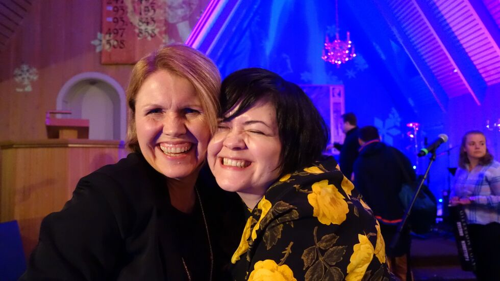 Vel blåst, sier Ingrid Marie Willassen og klemmer Tonje Unstad.
 Foto: Guro Saniola Bjerk